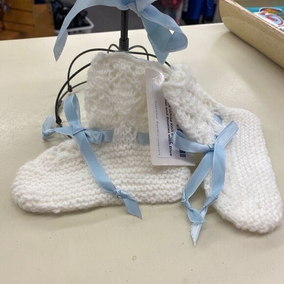 Vintage White Knit Baby Bonnet and Booties with Blue Ribbon - Picture 5 of 6